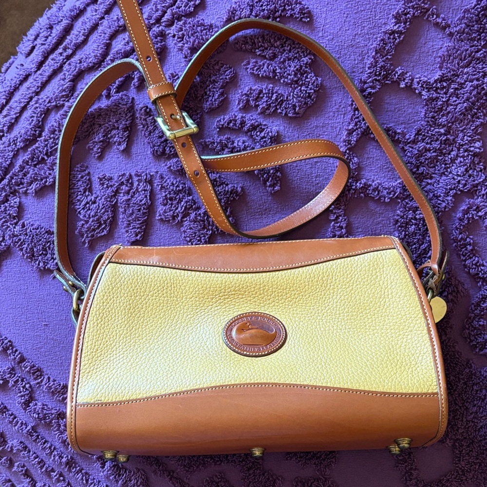 Elegant Tan and Yellow Leather Shoulder Bag